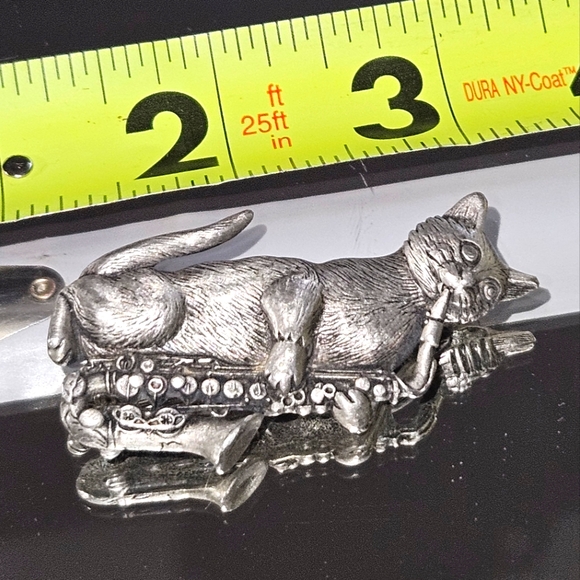 JJ Pewter Cool Cat Playing Saxophone Brooch - Picture 2 of 5